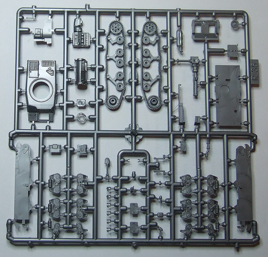 First to fight : Après le H35, voici le R35 qui est annoncé !!  MBaric_RPM_R35_sprue1